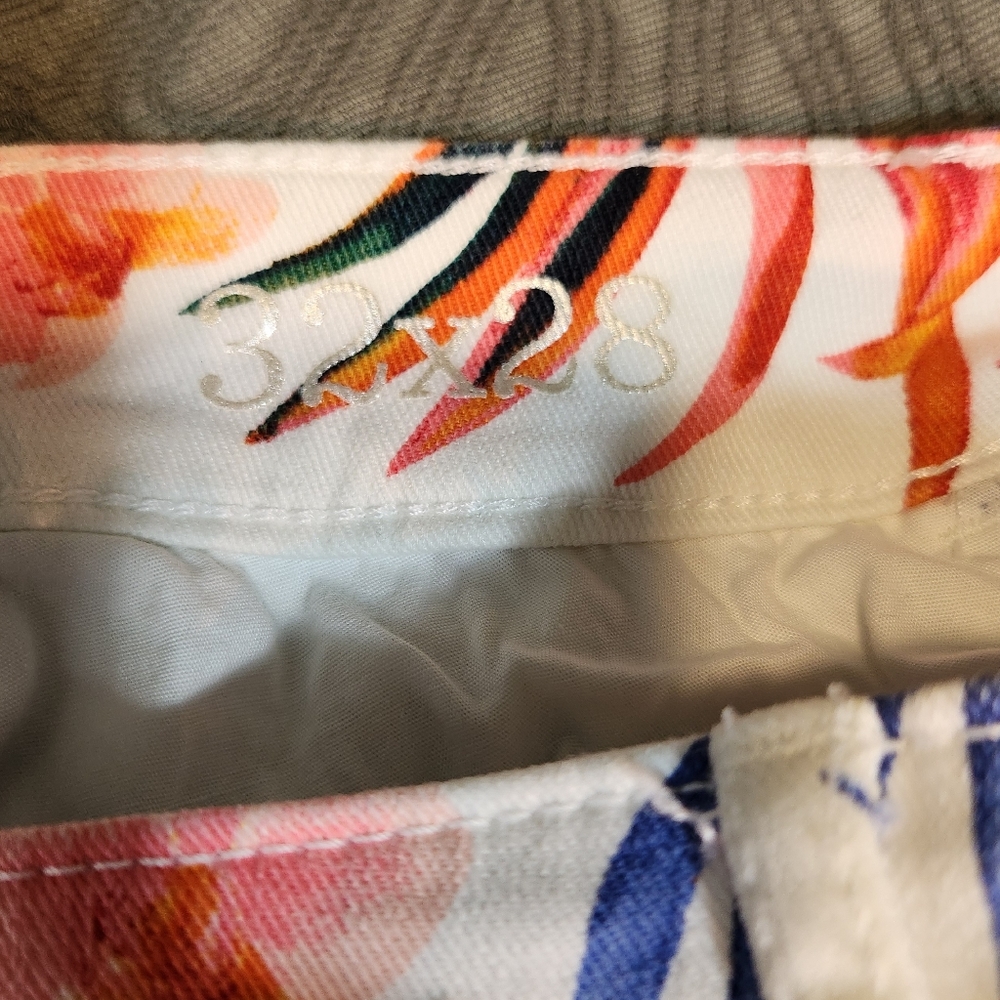 Tommy Bahama Tropical Floral Jeans - Picture 10 of 10